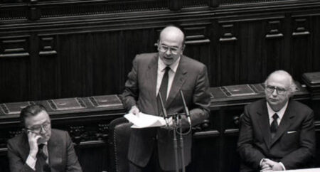 Andreotti (a sx), Craxi e Spadolini (a dx)